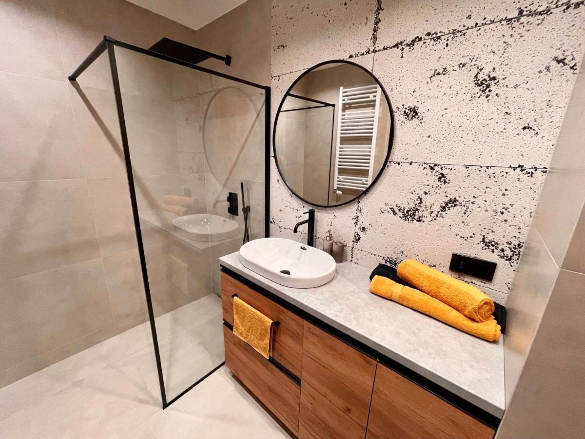 Apartament Twierdza Z Widokiem Na Jezioro أوسترودا المظهر الخارجي الصورة